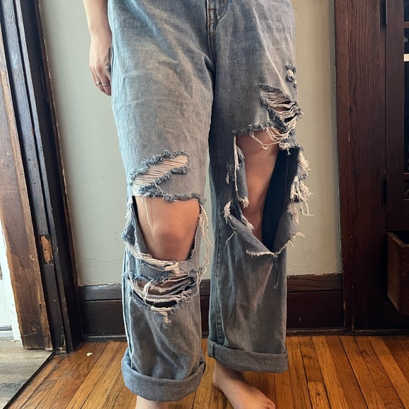 PrettyLittleThing Denim - Pretty Little Thing Light Wash Ripped Jeans size 10